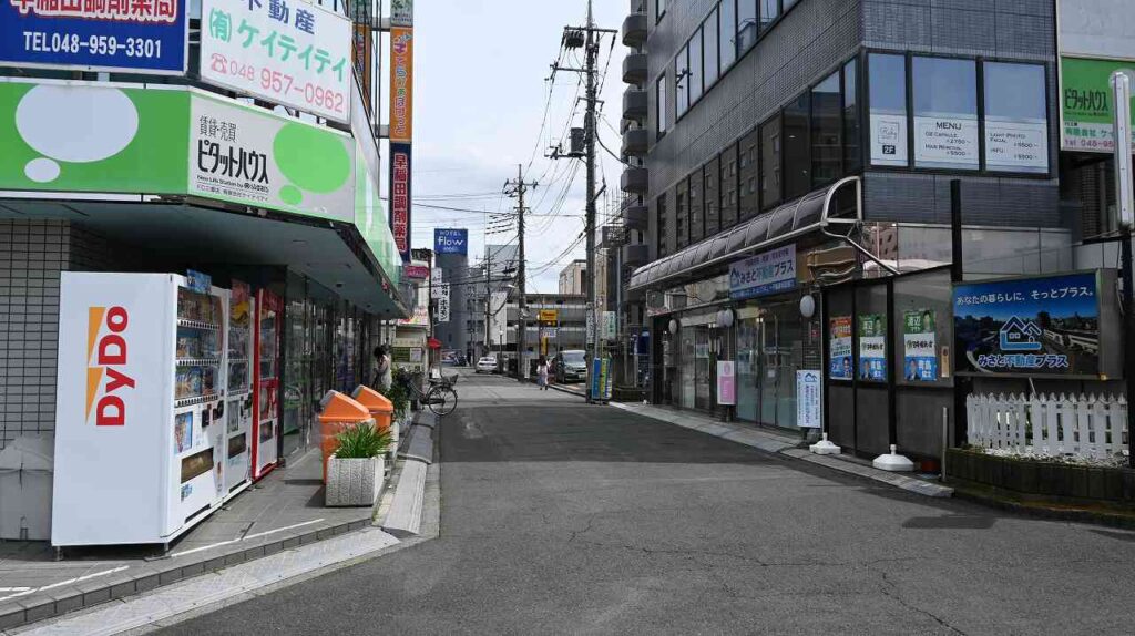 タイムズ三郷駅前