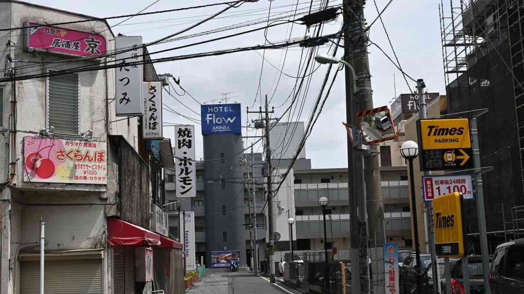 タイムズ三郷駅前