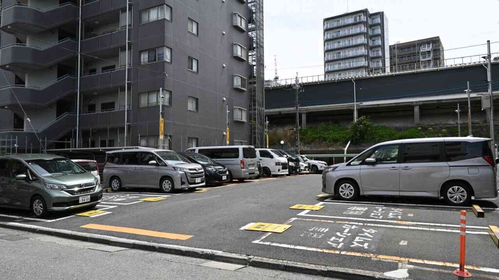 タイムズ三郷駅前